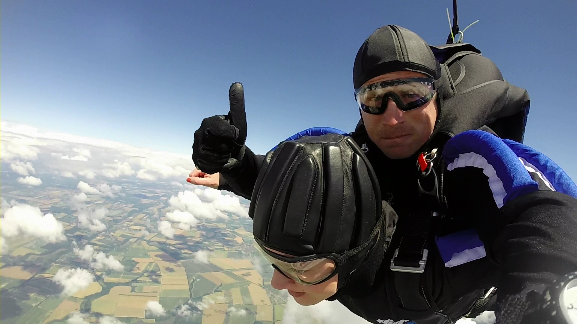 Tandem skydiving from 4000 meters (13000 ft) - Kaposvar